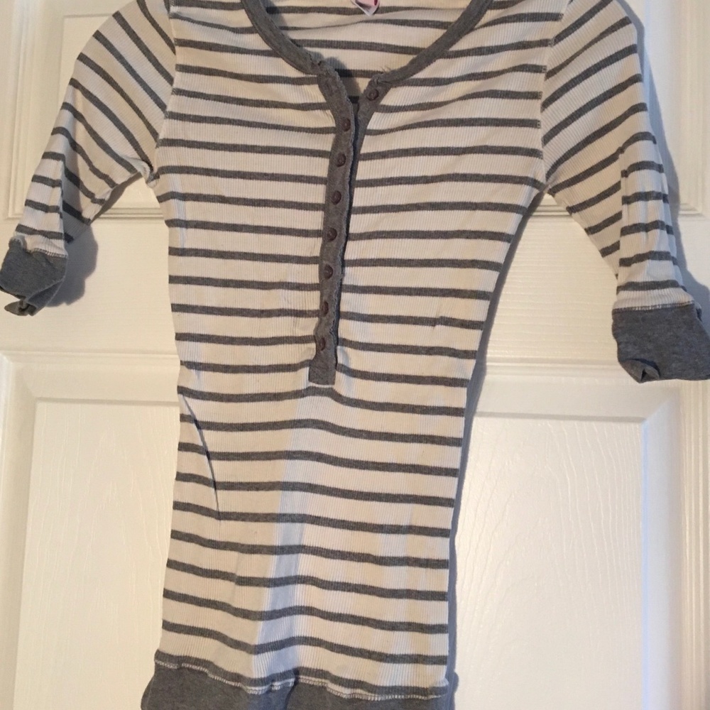 1/2 length shirt grey &  white shirt